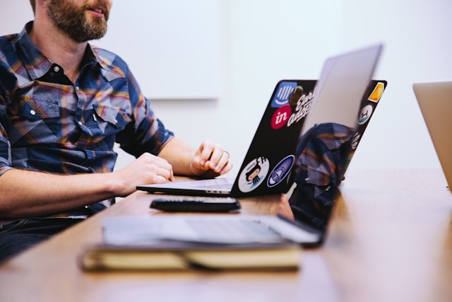 Marketers collaborating on rehab marketing strategies